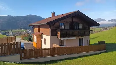 Ein allgemeiner Bergblick oder ein Berglick von des Chalets aus