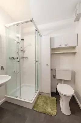 Ein Badezimmer in der Unterkunft Peak Moments - by myNests