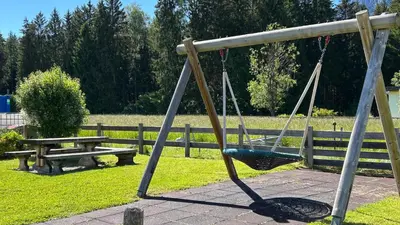 Ein Garten an der Unterkunft Pension Edelweiß Mitterberg