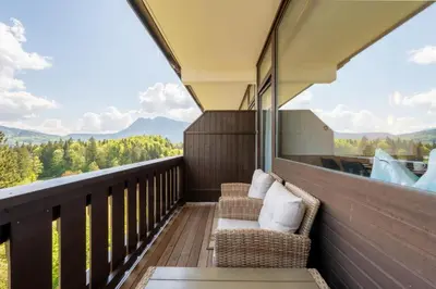 Ein allgemeiner Bergblick oder ein Berglick von der Ferienwohnung aus