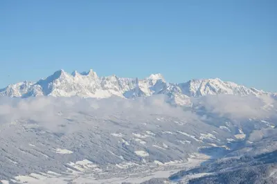 Ein allgemeiner Bergblick oder ein Berglick von der Ferienwohnung aus