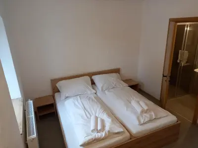 Ein Bett oder Betten in einem Zimmer der Unterkunft NRV twee-persoonskamer met gemeenschappelijke keuken