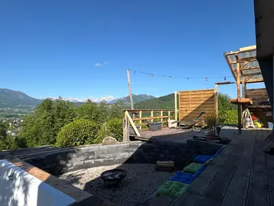 Ein allgemeiner Bergblick oder ein Berglick von der Zelt-Lodge aus