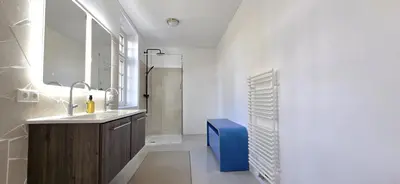 Ein Badezimmer in der Unterkunft Stilvolle Suite mit Panoramablick, Lift, Ruhe, Komfort Thermenerlebnis
