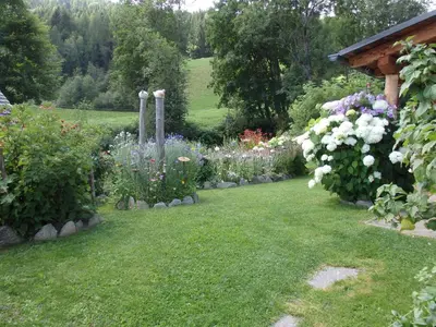 Ein Garten an der Unterkunft Casa Sauschneider