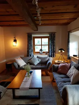 Ein Sitzbereich in der Unterkunft Ferienbauernhaus Stergut