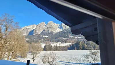 Ein allgemeiner Bergblick oder ein Berglick von der Ferienwohnung aus