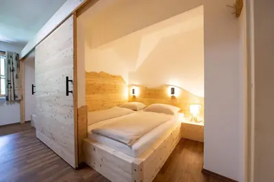 Ein Bett oder Betten in einem Zimmer der Unterkunft Nationalpark Gesäuse Lodge