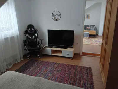 TV/Unterhaltungsangebot in der Unterkunft Haus Josef, Apartment mit Balkon und 2 Schlafzimmer