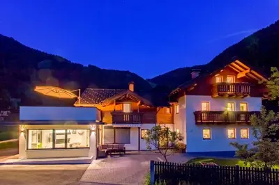 Ein allgemeiner Bergblick oder ein Berglick von der Ferienwohnung aus
