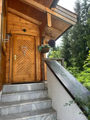Das Gebäude in dem sich das Chalet befindet