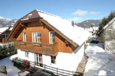 Ein allgemeiner Bergblick oder ein Berglick von des Chalets aus