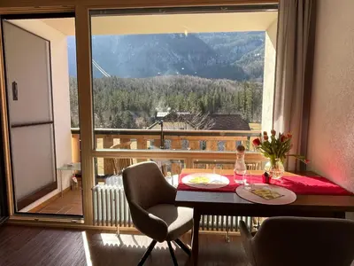 Ein allgemeiner Bergblick oder ein Berglick von der Ferienwohnung aus
