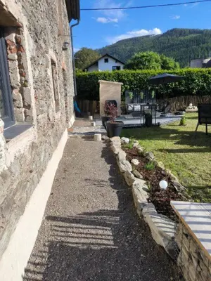 Ein allgemeiner Bergblick oder ein Berglick von des Ferienhauses aus