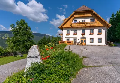 Ein allgemeiner Bergblick oder ein Berglick von der Ferienwohnung aus