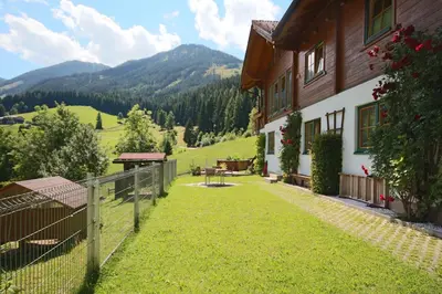 Ein allgemeiner Bergblick oder ein Berglick von der Ferienwohnung aus
