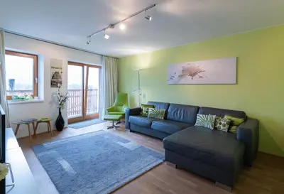 Ein Sitzbereich in der Unterkunft Lake View Apartment