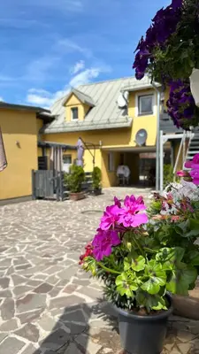Das Gebäude in dem sich die Ferienwohnung befindet