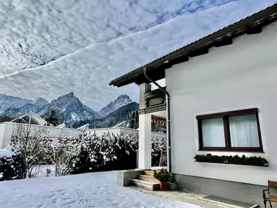 Ein allgemeiner Bergblick oder ein Berglick von der Ferienwohnung aus