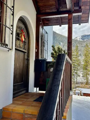 Ein allgemeiner Bergblick oder ein Berglick von der Ferienwohnung aus