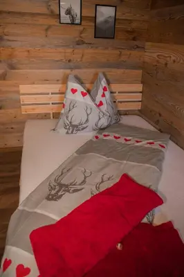 Ein Bett oder Betten in einem Zimmer der Unterkunft Artlieb Hütte