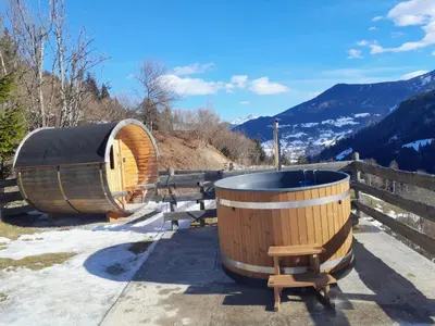 Ein allgemeiner Bergblick oder ein Berglick von des Ferienhauses aus