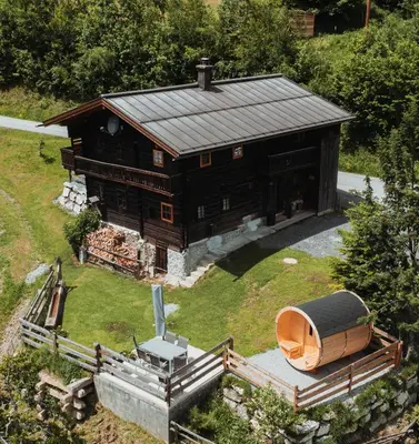 Ein Garten an der Unterkunft Artlieb Hütte
