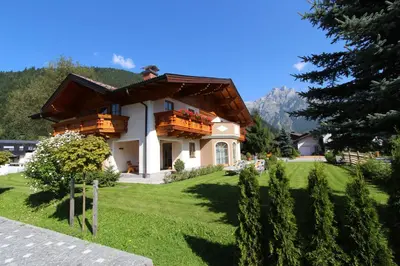 Ein Garten an der Unterkunft Familie Meilinger - Werfenweng Ferienappartements