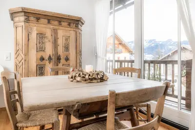 Ein allgemeiner Bergblick oder ein Berglick von der Ferienwohnung aus