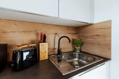 Küche/Küchenzeile in der Unterkunft ArVia Living - Ferienwohnung in Altmünster, zentrale Lage, 7 Min Gehweg zum Traunsee, Küche, gratis Parkplatz & WLAN