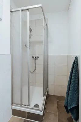 Ein Badezimmer in der Unterkunft ArVia Living - Ferienwohnung in Altmünster, zentrale Lage, 7 Min Gehweg zum Traunsee, Küche, gratis Parkplatz & WLAN