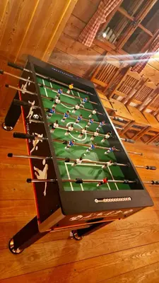 Eine Spielezimmer in der Unterkunft HOCHHALT Hütte