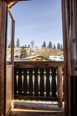 Ein Balkon oder eine Terrasse in der Unterkunft Schffenbichl Hütte