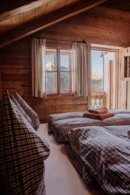 Ein Bett oder Betten in einem Zimmer der Unterkunft ZIRBENHütte