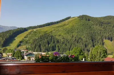 Ein allgemeiner Bergblick oder ein Berglick von des Hotels aus