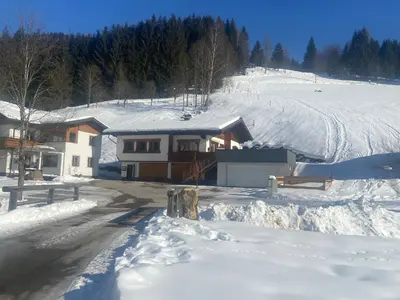 Landhaus Weiss im Winter