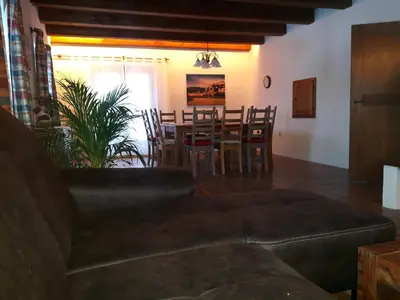 Ein Sitzbereich in der Unterkunft Almhaus Grubhof
