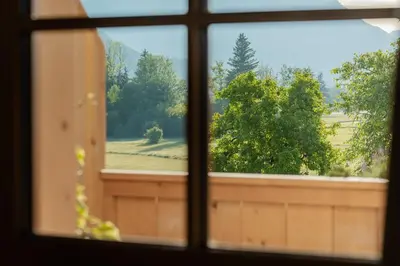 Ein allgemeiner Bergblick oder ein Berglick von der Ferienwohnung aus