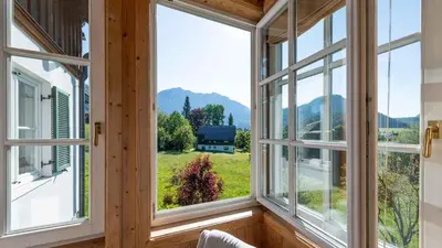 Ein allgemeiner Bergblick oder ein Berglick von der Villa aus