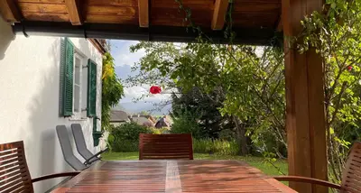 Ein Garten an der Unterkunft Villa Bellevue Altaussee