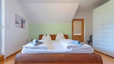 Ein Bett oder Betten in einem Zimmer der Unterkunft Villa Bellevue Altaussee