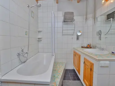 Ein Badezimmer in der Unterkunft Chalet in Einach nahe Skipisten