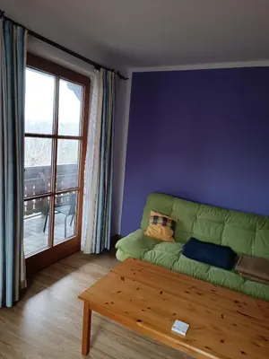 Ein Sitzbereich in der Unterkunft Ferienwohnung am Traunsee