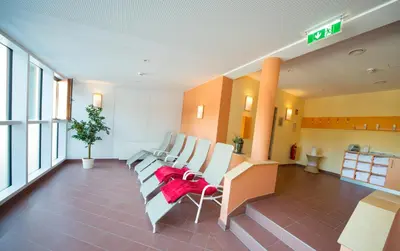 Ein Sitzbereich in der Unterkunft JUFA Hotel Planneralm
