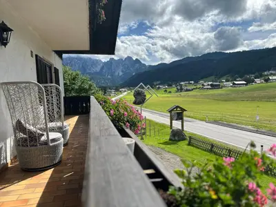 Ein allgemeiner Bergblick oder ein Berglick von der Ferienwohnung aus