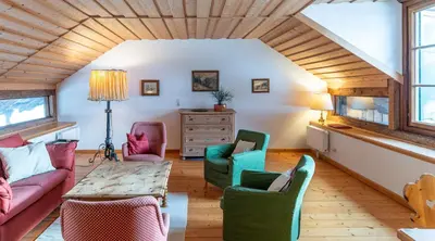 Ein Sitzbereich in der Unterkunft Ferienwohnung im Ötzergut - Your Austrian Home