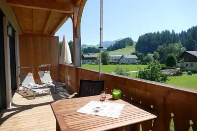 Ein allgemeiner Bergblick oder ein Berglick von der Ferienwohnung aus
