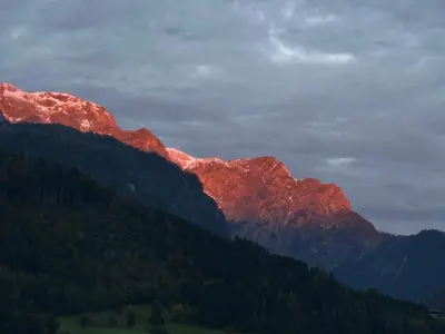 Ein allgemeiner Bergblick oder ein Berglick von der Ferienwohnung aus
