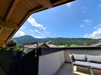 Ein allgemeiner Bergblick oder ein Berglick von des Ferienhauses aus