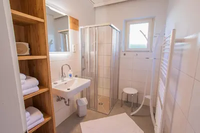 Ein Badezimmer in der Unterkunft Landhaus Seraphine - by myNests